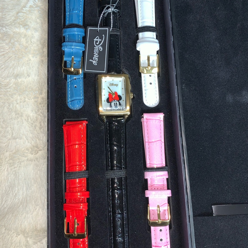 Disney Minnie Watch Accutime - Picture 3 of 3